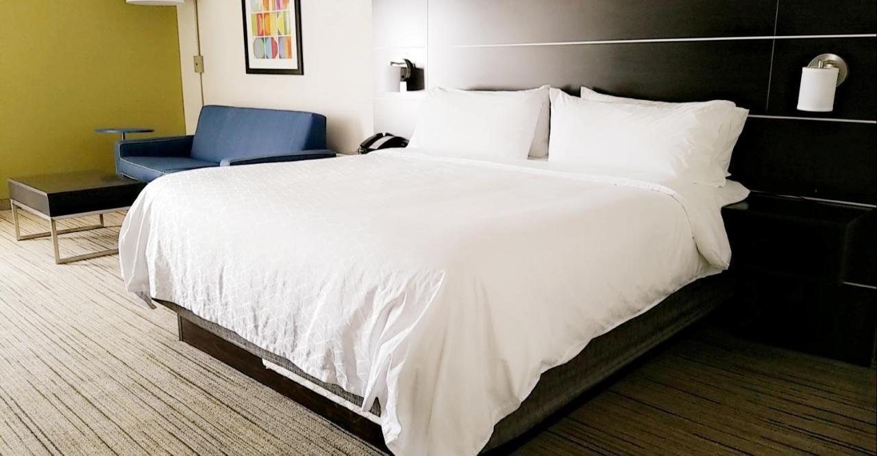 Holiday Inn Express & Suites Troy By Ihg Стая снимка