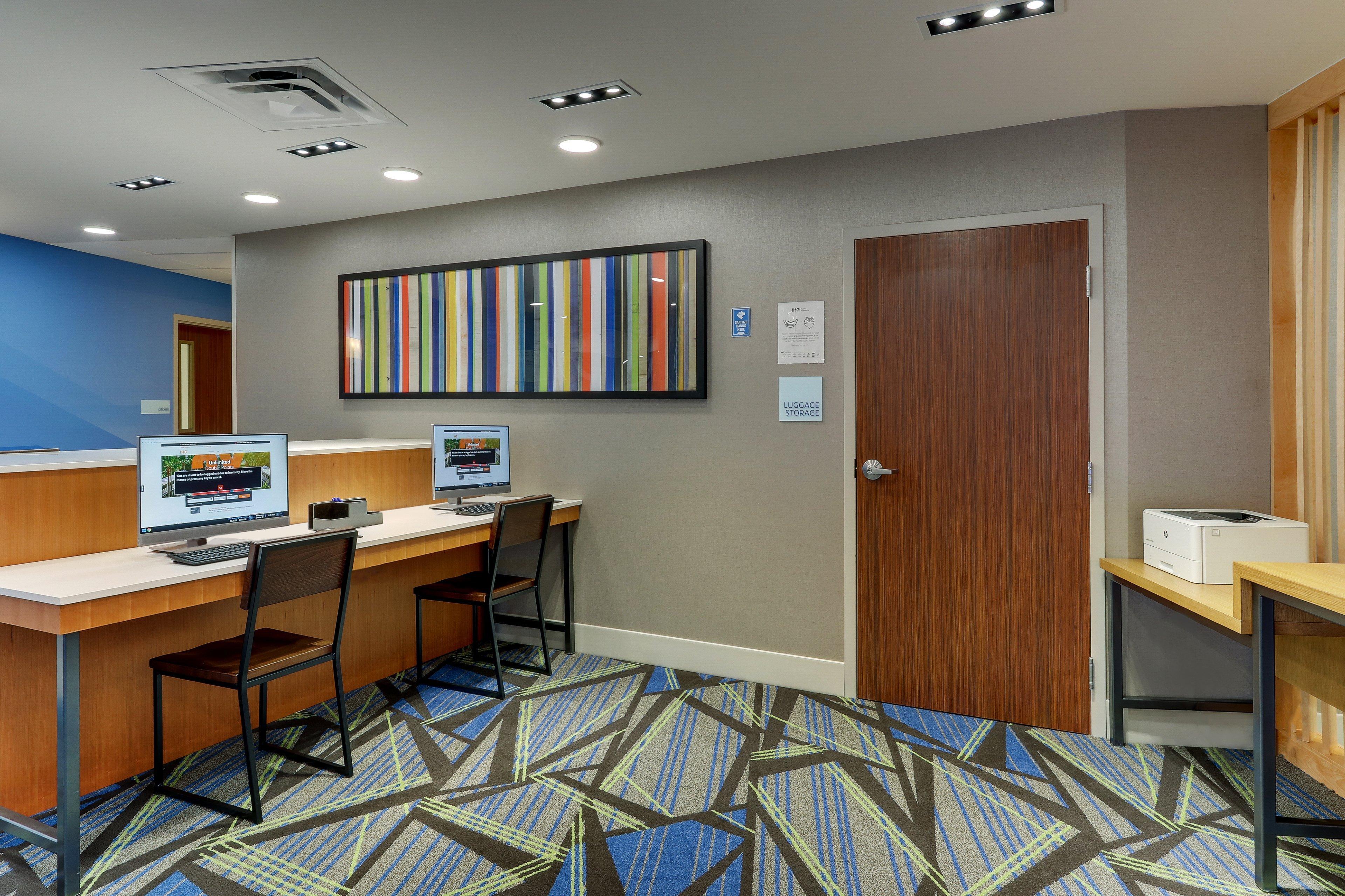 Holiday Inn Express & Suites Troy By Ihg Екстериор снимка