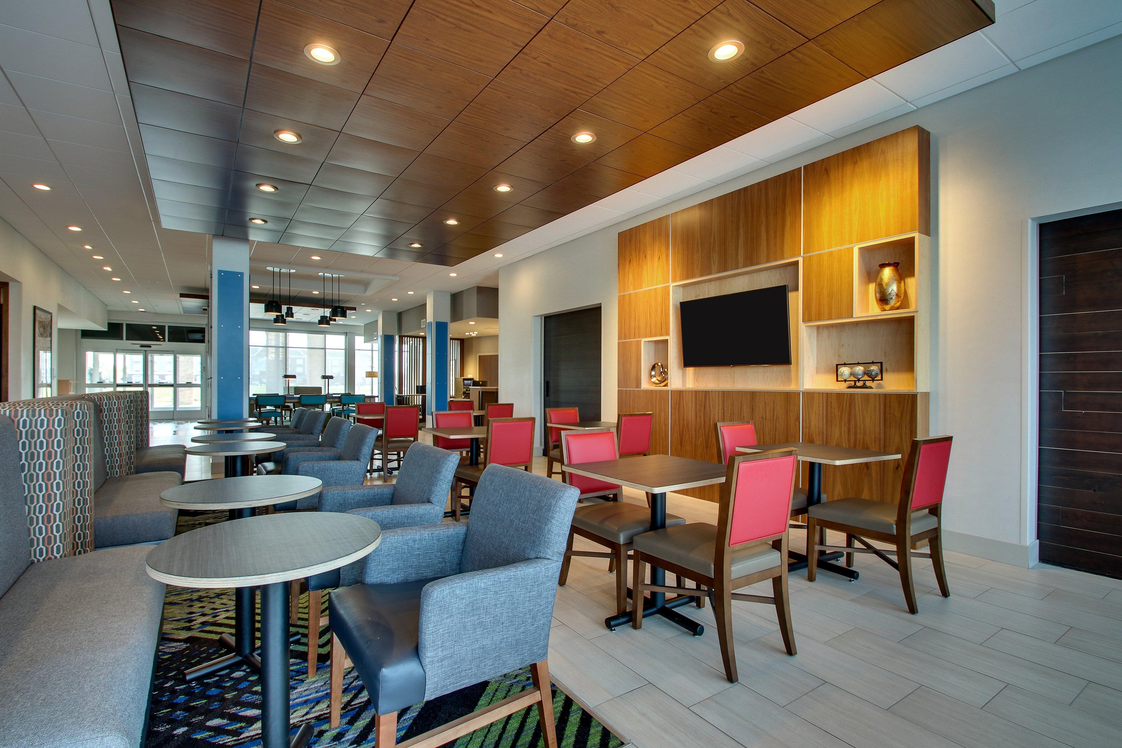 Holiday Inn Express & Suites Troy By Ihg Екстериор снимка