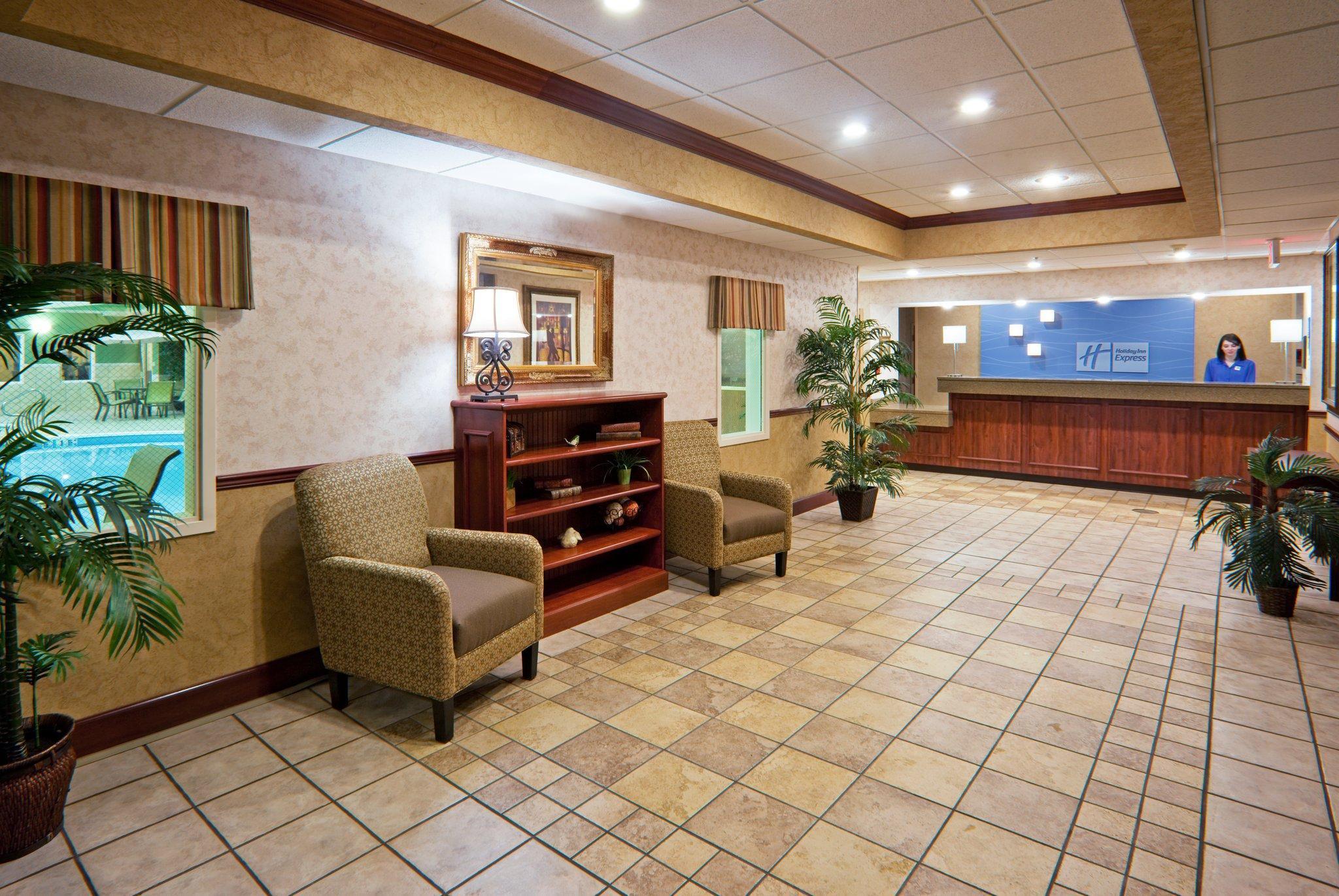 Holiday Inn Express & Suites Troy By Ihg Екстериор снимка