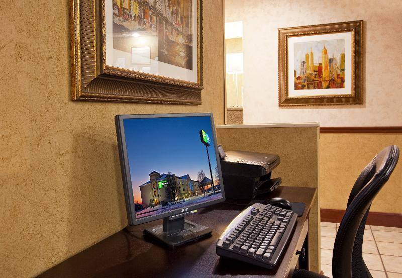 Holiday Inn Express & Suites Troy By Ihg Екстериор снимка